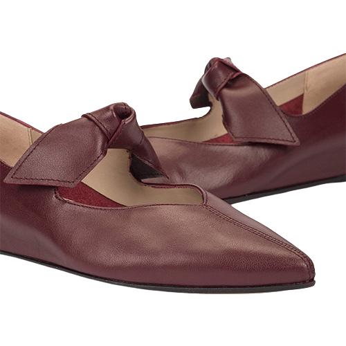 A pair of women&