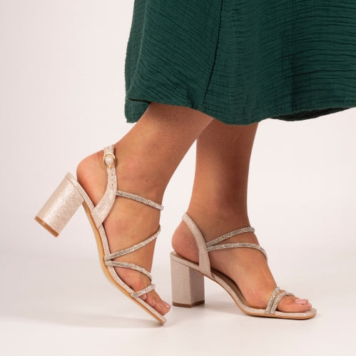 A pair of women&