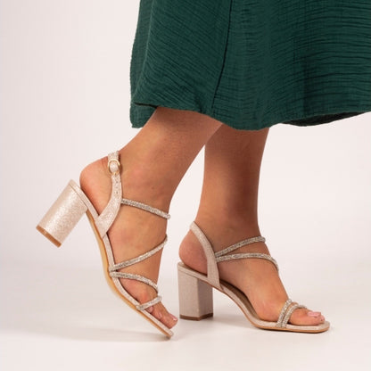 A pair of women&