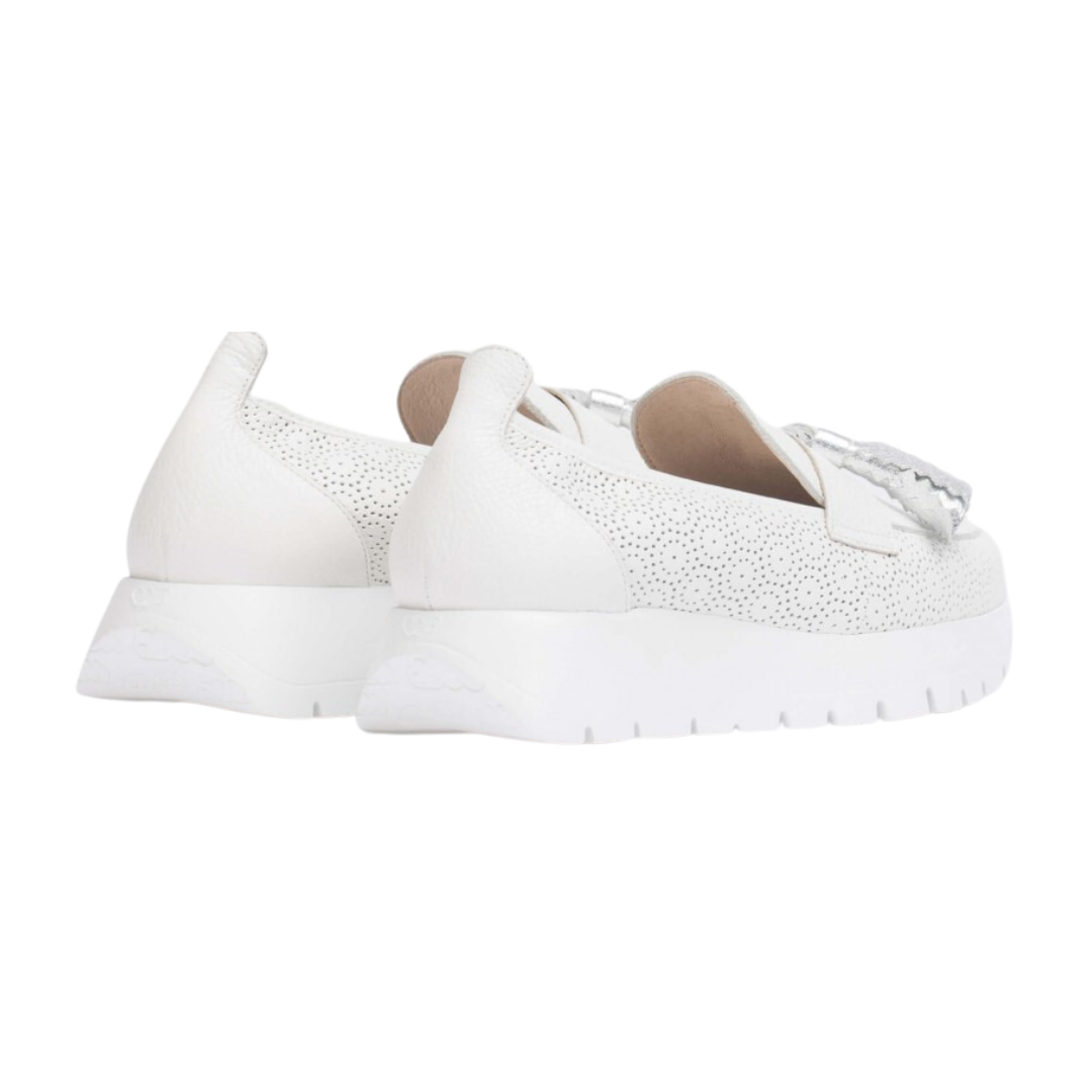 Nike cheap white loafers